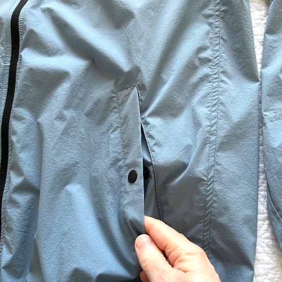 Victorinox (Swiss Army) Women’s Packable Lightweight Windbreaker Jacket SizeL - Picture 4 of 15